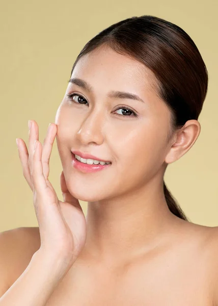 Closeup Ardent Young Woman Healthy Clear Skin Soft Makeup Looking — 图库照片