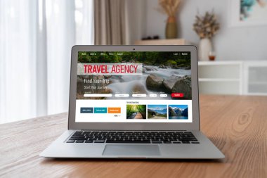 Model arama ve seyahat planlama için internet sitesi uçuş, otel ve tur rezervasyonları için anlaşma ve paket sunuyor