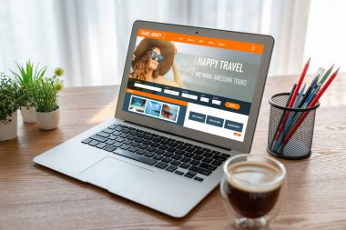 Model arama ve seyahat planlama için internet sitesi uçuş, otel ve tur rezervasyonları için anlaşma ve paket sunuyor