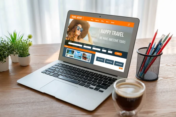 Model arama ve seyahat planlama için internet sitesi uçuş, otel ve tur rezervasyonları için anlaşma ve paket sunuyor