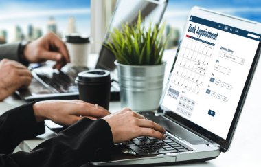 İnternet sitesindeki modish regrition için çevrimiçi aplikasyon rezervasyon takvimi