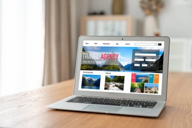 Model arama ve seyahat planlama için internet sitesi uçuş, otel ve tur rezervasyonları için anlaşma ve paket sunuyor