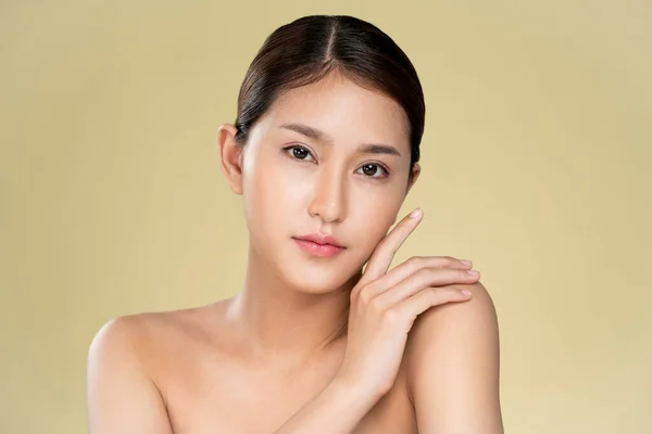 Portrait Ardent Young Woman Healthy Clear Skin Soft Makeup Looking — 图库照片