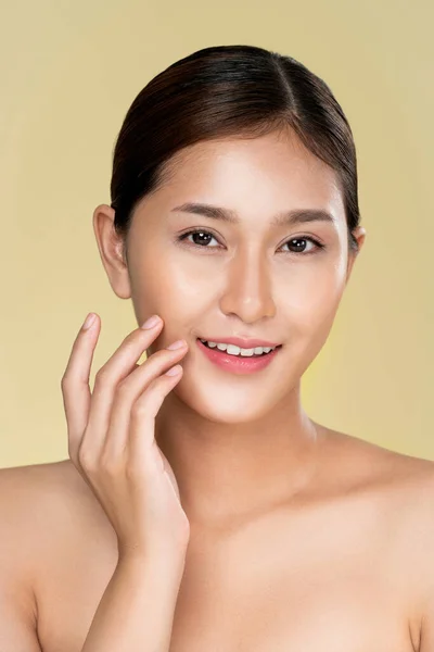 Closeup Ardent Young Woman Healthy Clear Skin Soft Makeup Looking — Fotografia de Stock