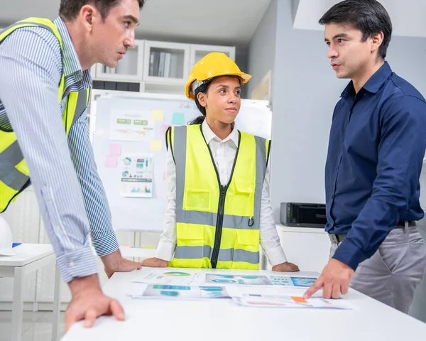 Group Competent Engineers Employer Discuss Plans Office Architectural Investor Businessman — Stockfoto