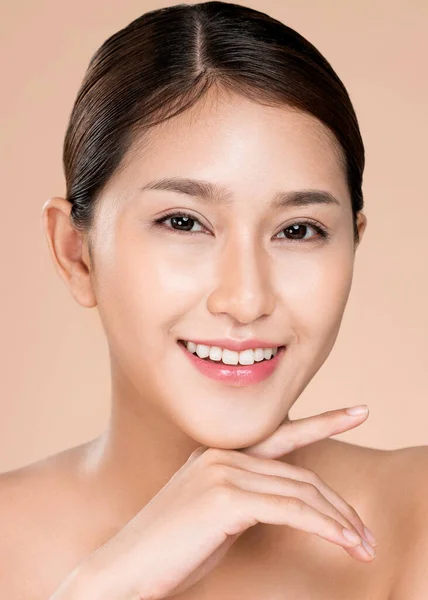 Closeup Ardent Young Woman Healthy Clear Skin Soft Makeup Looking — Fotografia de Stock