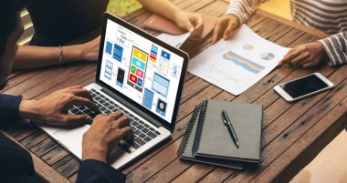 Model mobil uygulama ve web sitesi için UX UI tasarım süreci. Profesyonel uygulama geliştiricisi için kablo grafiğinin yaratıcı prototipi .