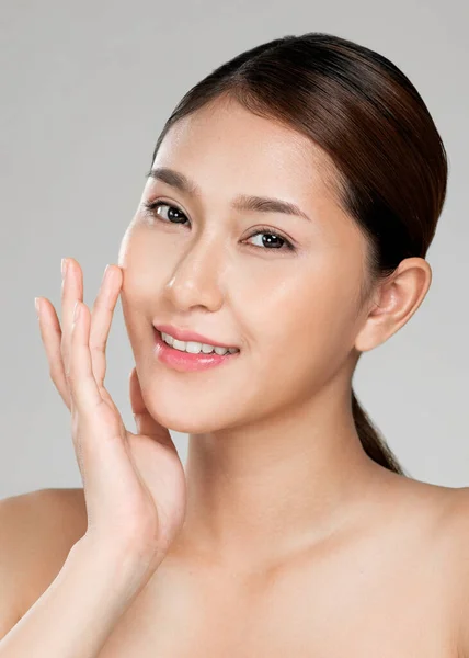 Closeup Ardent Young Woman Healthy Clear Skin Soft Makeup Looking — 图库照片