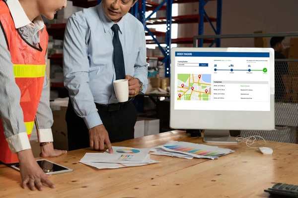 Ürün Nakliyesi Teslimatı Için Ticaret Mod Çevrimiçi Izleme Sistemi — Stok fotoğraf