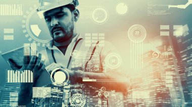 Gelecekteki bina inşaatı ve HUD hologram grafik tasarımı ile yaratıcı mühendislik projesi konsepti. İnşaat mühendisi, mimar ya da inşaat işçisi modern sivil teknoloji ile çalışıyor..