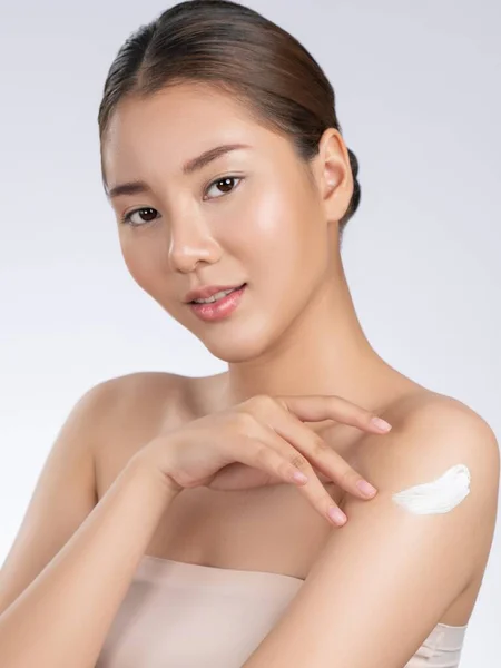 Gorgeous Girl Soft Makeup Applying Moisturizing Skincare Cream Shoulder Isolated — Zdjęcie stockowe