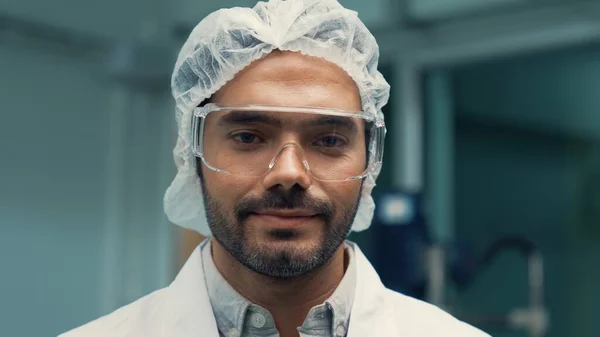 Portrait Man Scientist Uniform Working Curative Laboratory Chemical Biomedical Experiment — 스톡 사진