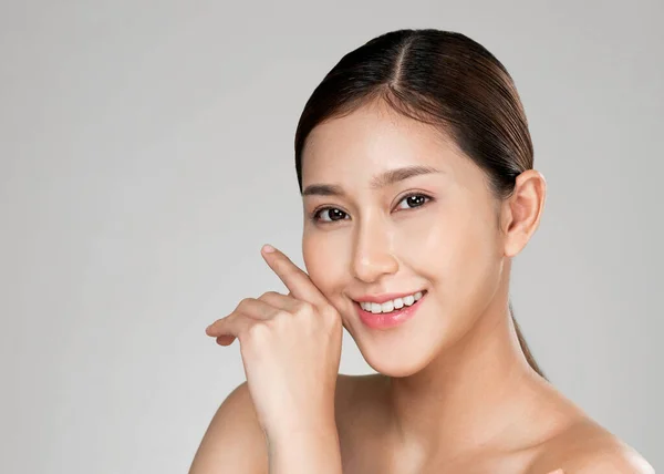 Closeup Ardent Young Woman Healthy Clear Skin Soft Makeup Looking — ストック写真