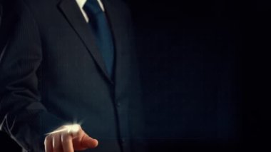 İşadamı, ticari kar artışının gelecekteki hedefe arttığını gösteren imalı bir tablo çizdi. Şirket işlerinin yükselmesi için mükemmel bir mali durum. Finans ve para teknolojisi .