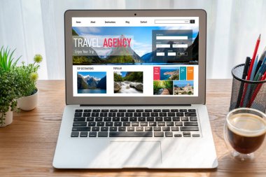 Model arama ve seyahat planlama için internet sitesi uçuş, otel ve tur rezervasyonları için anlaşma ve paket sunuyor
