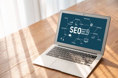 Model e-ticaret için SEO arama motoru optimizasyonu ve bilgisayar ekranında gösterilen çevrimiçi perakende işi