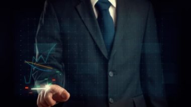 İşadamı, ticari kar artışının gelecekteki hedefe arttığını gösteren imalı bir tablo çizdi. Şirket işlerinin yükselmesi için mükemmel bir mali durum. Finans ve para teknolojisi .
