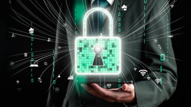 İşadamı siber güvenlik yönetimi imalı teknolojisinin hologramını gösteriyor. Sanal artırılmış gerçeklik, geleceksel HUD oluşturmak için 3 boyutlu görüntüleme ve animasyon ile oluşturulmuştur. .