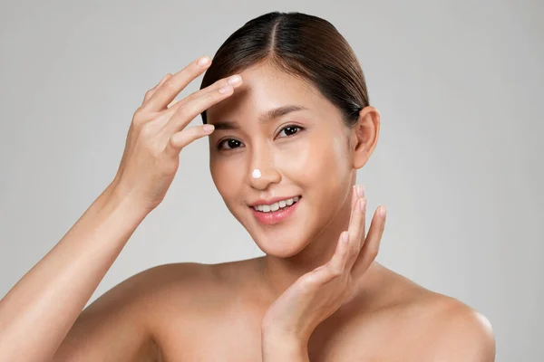 Closeup Ardent Girl Soft Makeup Applying Moisturizing Skincare Cream Her — Fotografia de Stock