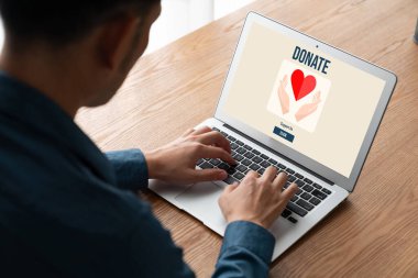 Çevrimiçi bağışta bulunma platformu insanlara internet üzerinden transfer etmeleri için modem para gönderme sistemi sunuyor