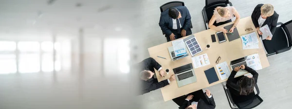 Reunião Grupo Pessoas Negócios Filmada Partir Vista Ampla Superior Escritório — Fotografia de Stock