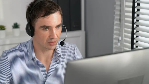 Competent Male Operator Working Customers Office Concept Operator Customer Service — Stockfoto