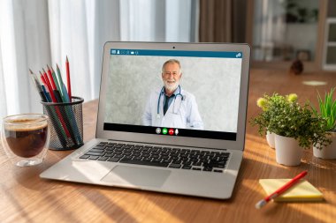Hasta ile sanal görüşme için mod teletıp yazılım uygulaması tarafından çevrimiçi doktor görüntüsü çağrısı