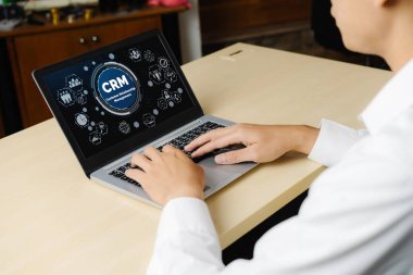 CRM işletme ve işletme için modern bilgisayarda müşteri ilişkileri yönetim sistemi