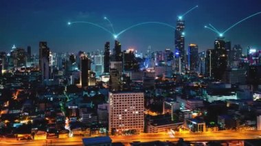 Şehir üzerinde bağlantı ağı karşılıklılığına sahip akıllı dijital şehir. Şehirdeki insanları birbirine bağlayan gelecek akıllı kablosuz dijital şehir ve sosyal medya ağı kavramı .