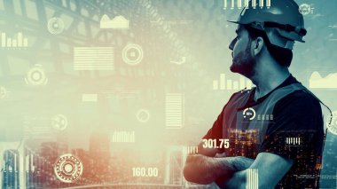 Gelecekteki bina inşaatı ve HUD hologram grafik tasarımı ile yaratıcı mühendislik projesi konsepti. İnşaat mühendisi, mimar ya da inşaat işçisi modern sivil teknoloji ile çalışıyor..