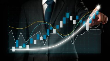 İşadamı, ticari kar artışının gelecekteki hedefe arttığını gösteren imalı bir tablo çizdi. Şirket işlerinin yükselmesi için mükemmel bir mali durum. Finans ve para teknolojisi .