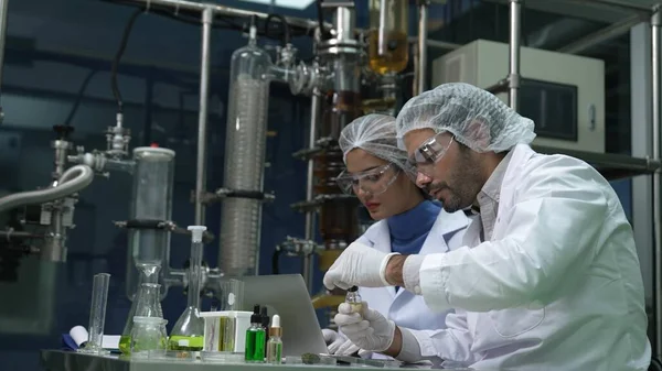 Two Scientist Professional Uniform Working Laboratory Chemical Biomedical Experiment —  Fotos de Stock