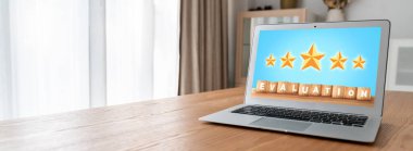 Pazarlama stratejisi planlaması için modem yazılım bilgisayarında müşteri memnuniyeti ve değerlendirme analizi