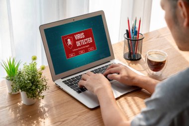 Bilgisayar ekranındaki virüs uyarısı mobil siber tehdit, hacker, bilgisayar virüsü ve kötü amaçlı yazılım tespit edildi