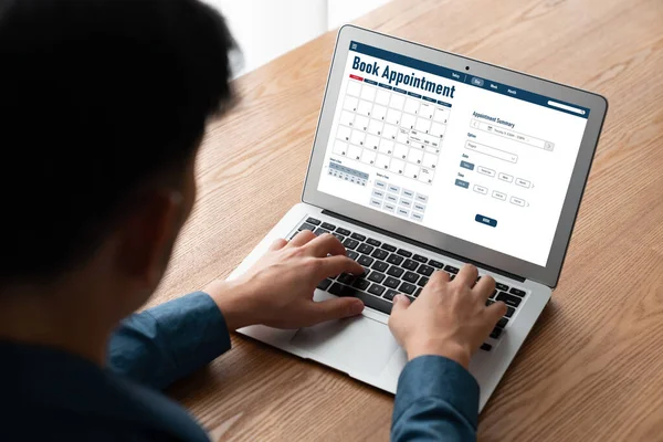 İnternet sitesindeki modish regrition için çevrimiçi aplikasyon rezervasyon takvimi