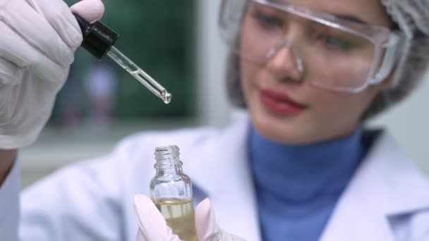 Scientist Test Cbd Hemp Oil Product Curative Cbd Lab Hemp — Stock Video