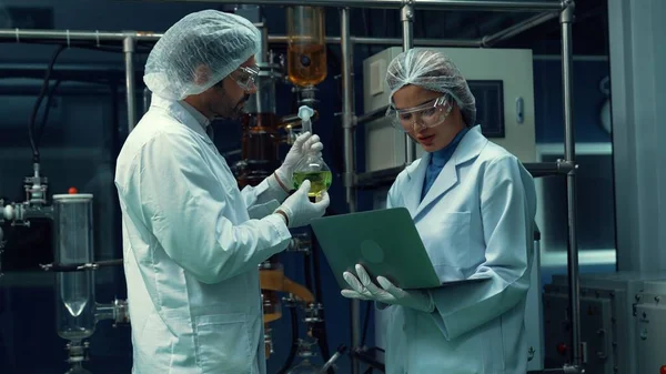 Two Scientist Professional Uniform Working Laboratory Chemical Biomedical Experiment — Stock fotografie