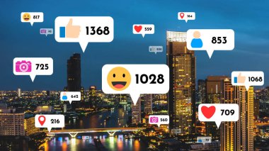 Sosyal medya simgeleri, sosyal ağ uygulama platformu üzerinden insanların karşılıklı bağlantılarını gösteriyor. Çevrimiçi toplum ve sosyal medya pazarlama stratejisi kavramı .