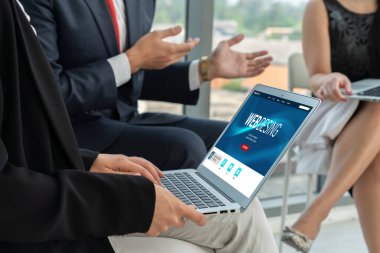 Web sitesi tasarım yazılımı çevrimiçi perakende ticaret ve e-ticaret için model şablonu sağlar