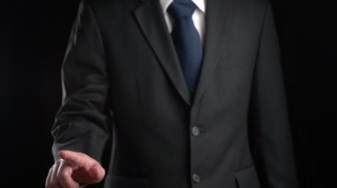 İşadamı, ticari kar artışının gelecekteki hedefe arttığını gösteren imalı bir tablo çizdi. Şirket işlerinin yükselmesi için mükemmel bir mali durum. Finans ve para teknolojisi .