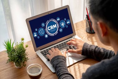 CRM işletme ve işletme için modern bilgisayarda müşteri ilişkileri yönetim sistemi
