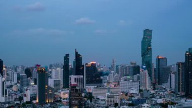 İş verileri analitik arayüzü akıllı şehrin üzerinde uçuyor ve iş zekasının geleceğini değiştiriyor. Stratejik plan için büyük verileri analiz etmek için bilgisayar yazılımı ve yapay zeka kullanılır .