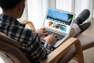 Model arama ve seyahat planlama için internet sitesi uçuş, otel ve tur rezervasyonları için anlaşma ve paket sunuyor