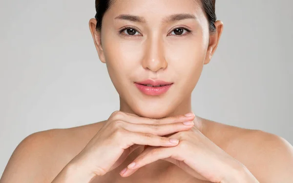 Closeup Ardent Young Woman Healthy Clear Skin Soft Makeup Looking —  Fotos de Stock