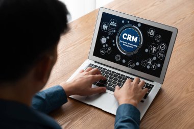 CRM işletme ve işletme için modern bilgisayarda müşteri ilişkileri yönetim sistemi