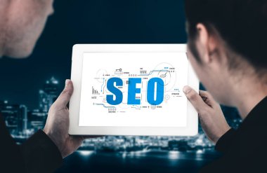 Model e-ticaret için SEO arama motoru optimizasyonu ve bilgisayar ekranında gösterilen çevrimiçi perakende işi