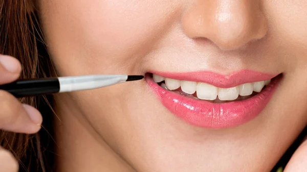 Close Young Ardent Woman Healthy Fair Skin Applying Lipstick Her — Zdjęcie stockowe
