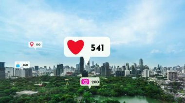 Sosyal medya simgeleri, sosyal ağ uygulama platformu üzerinden insanların karşılıklı bağlantılarını gösteriyor. Çevrimiçi toplum ve sosyal medya pazarlama stratejisi kavramı .