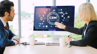 CRM işletme ve işletme için modern bilgisayarda müşteri ilişkileri yönetim sistemi