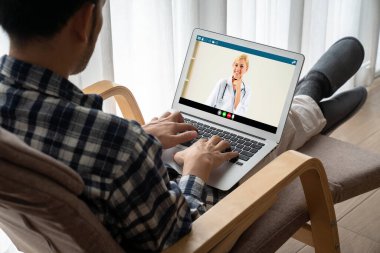 Hasta ile sanal görüşme için mod teletıp yazılım uygulaması tarafından çevrimiçi doktor görüntüsü çağrısı